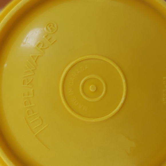 Vintage Retro TUPPERWARE Containers with Lids ๐ - Picture 7 of 9